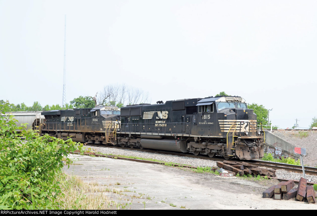 NS 1815 & 8064 shove train 51X around the wye at Elm